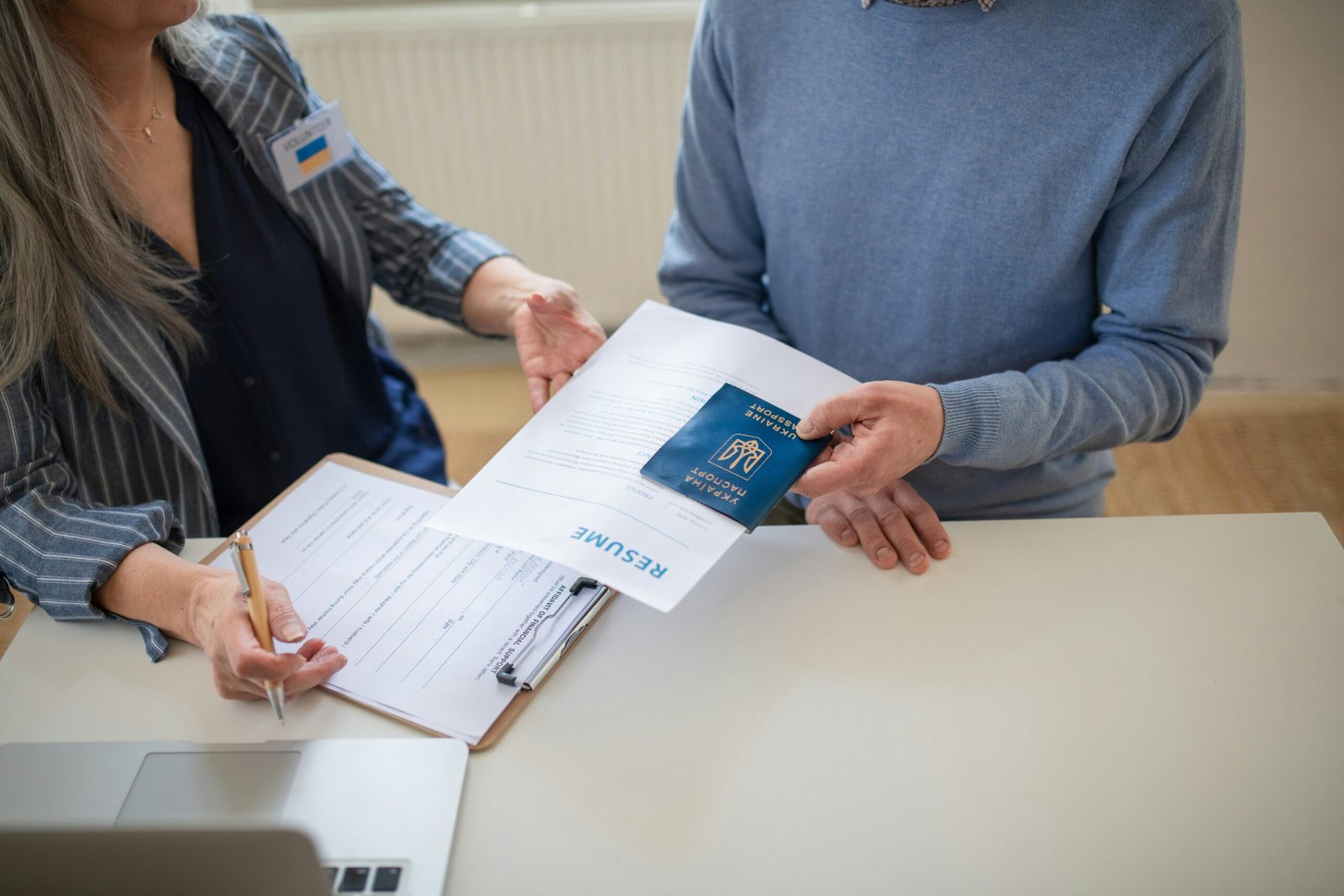 Aufenthaltstitel und Arbeitsvisum für ausländische Arbeitskräfte beantragen