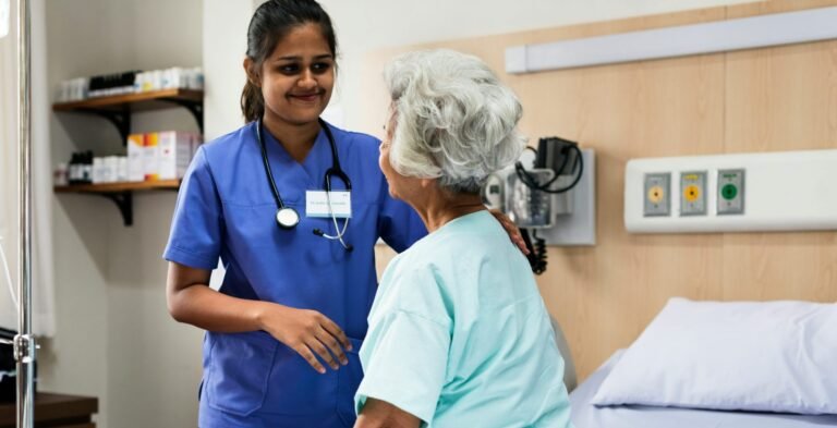 südasiatische Pflegekraft